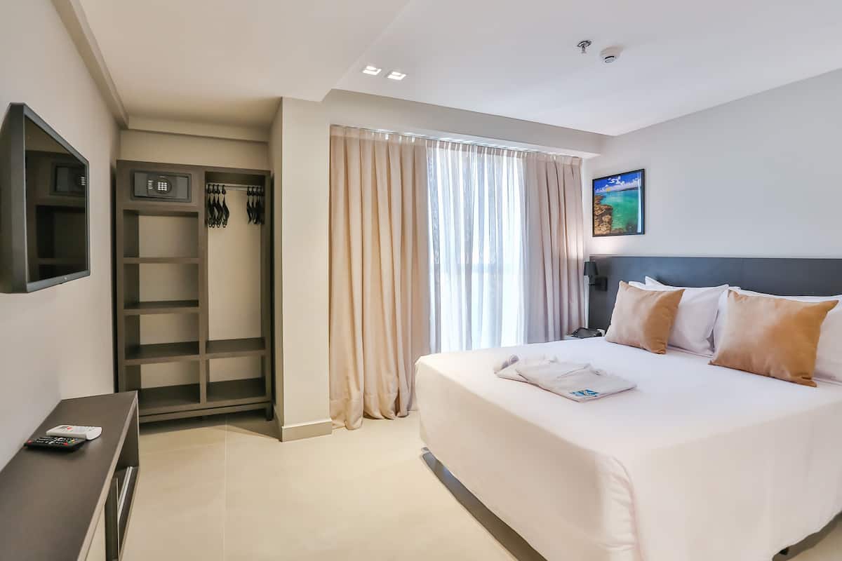 Minibar y caja de seguridad en la habitación