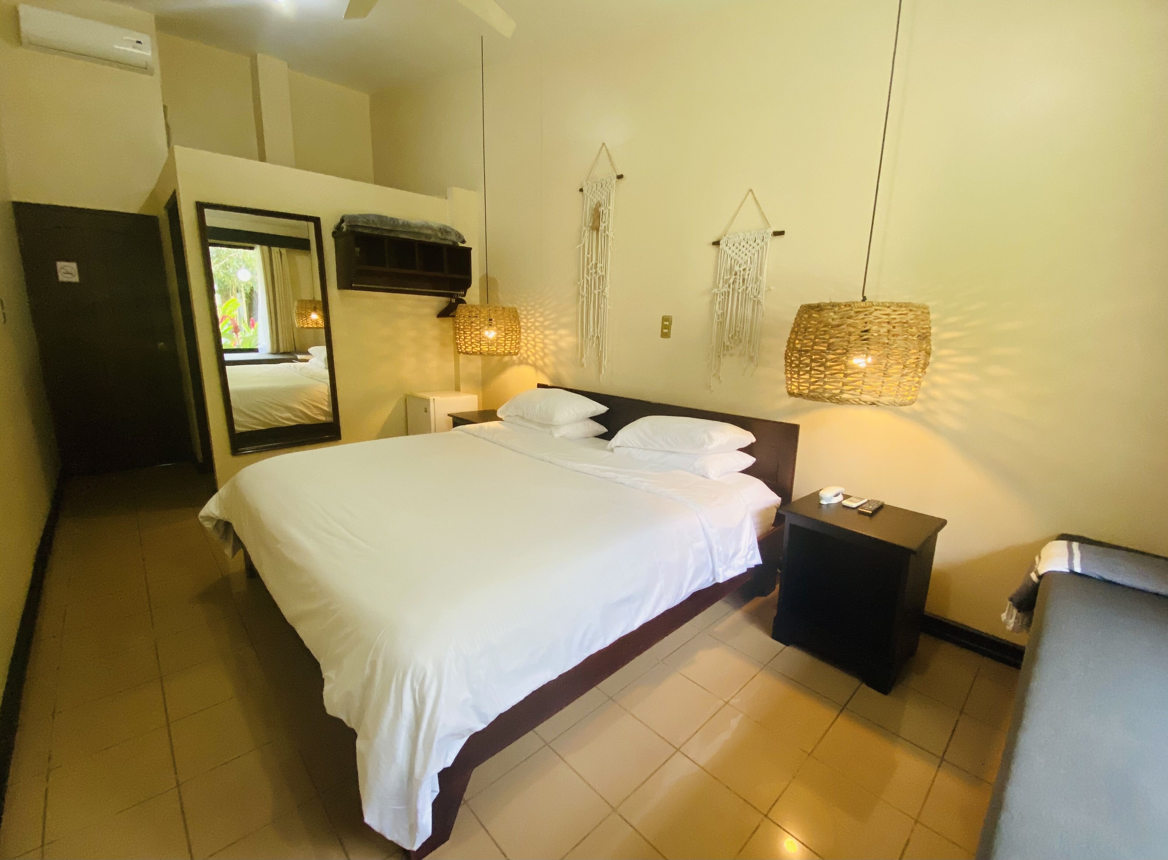 standard room, 1 king bed, refrigerator | hypo-allergenic bedding, down duvets, individually decorated