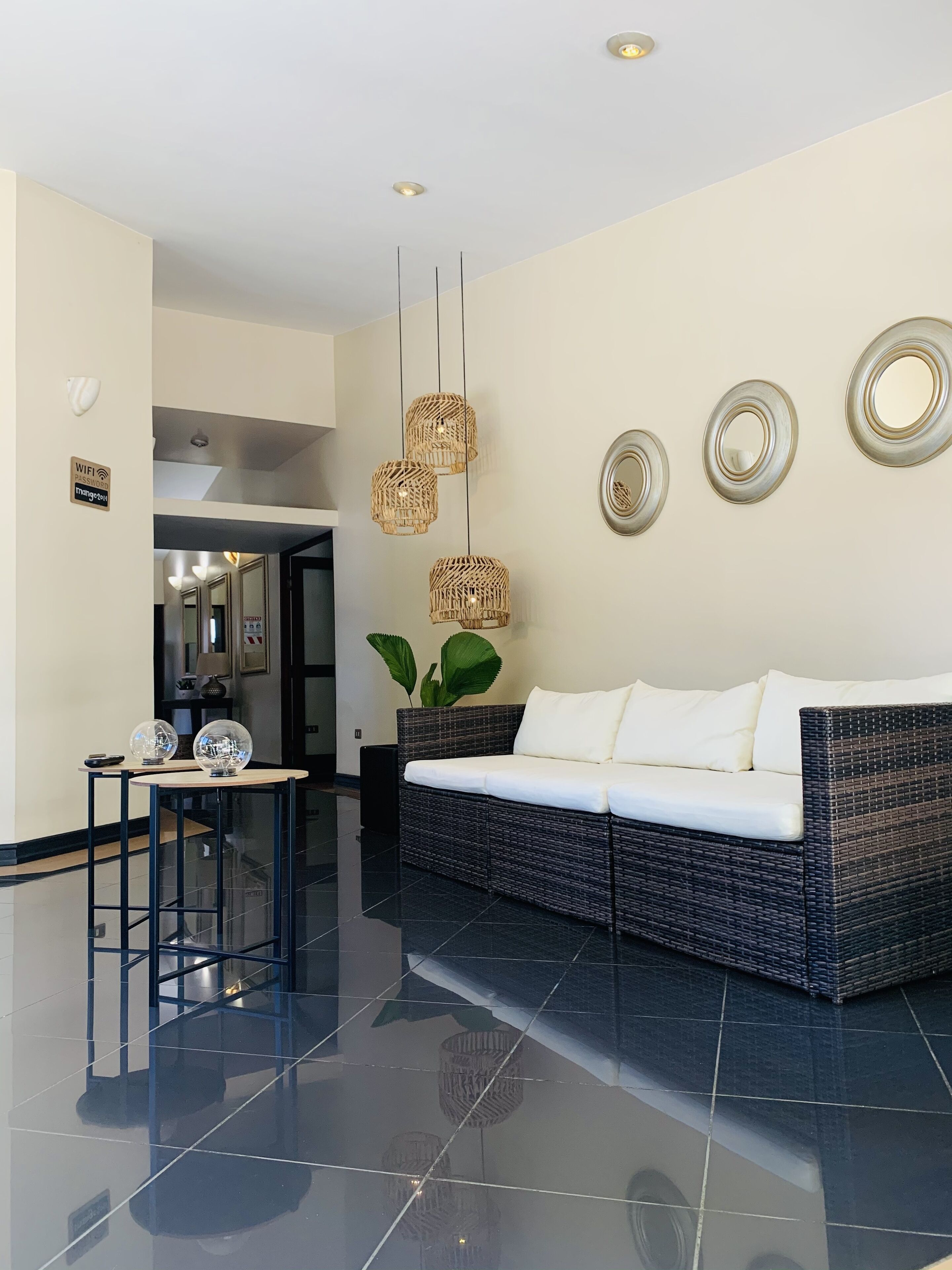 40-inch flat-screen tv with cable channels, tv