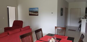 Premium Condo, 2 Bedrooms, Non Smoking, Pool View | In-room dining - Jacobaydreams Oasis (Jacó)
