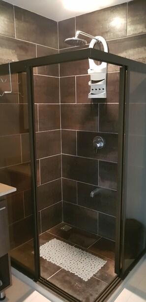 Lägenhet Premium - 2 sovrum - icke-rökare - utsikt mot poolen | Dusch