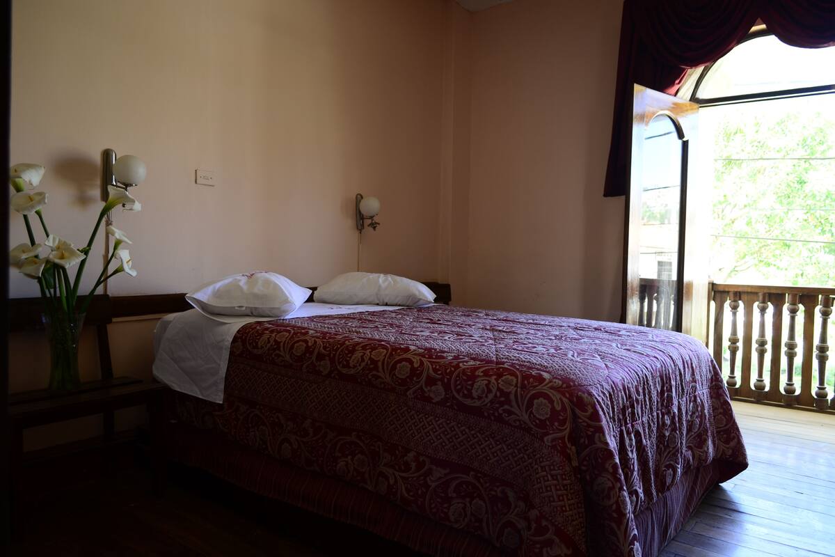 Premium Double Room, 1 King Bed, Non Smoking | 1 bedroom, desk, blackout curtains, rollaway beds
