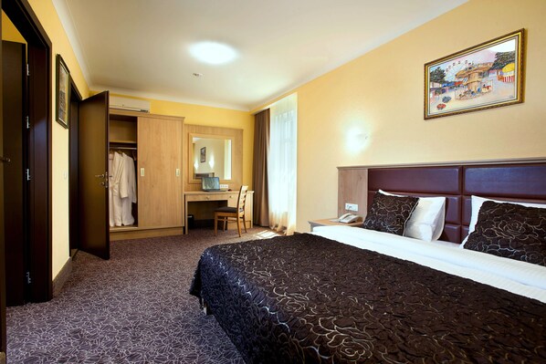 Suite Prestige, 2 salles de bains | Literie de qualité, minibar, coffre-fort, bureau