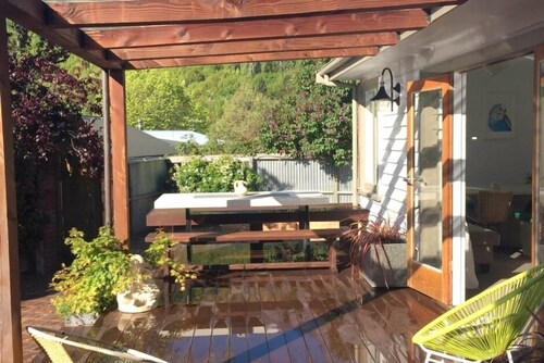 Arrowtown Gem - Classic Arrowtown Cottage. 