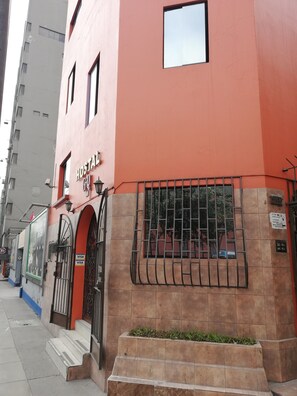 Exterior - Hostal GQ (Lima)