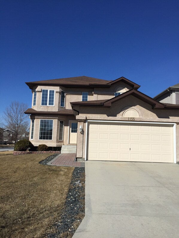 Exterior - Near University Private Comfort Room <br> (Winnipeg)