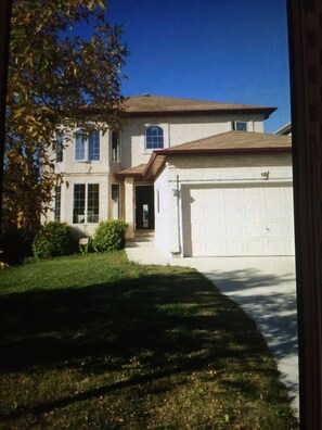 Exterior - Near University Private Comfort Room <br> (Winnipeg)