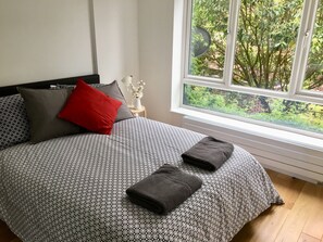2 Schlafzimmer, Schreibtisch, Bügeleisen/Bügelbrett, WLAN