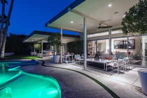 Outdoor pool, a heated pool - Saltwater Pool with Tanning Shelf, Spa, Two Fire Pits, Outdoor Shower, Free WiFi (Palm Springs)