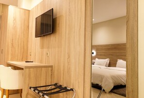 Sea View Twin Room | Desk, blackout drapes, free WiFi, bed sheets - Hotel El  Djenina (Tangier)