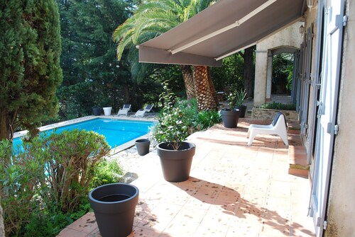 Provencal house with swimming pool in Grasse for 4 to 10 people