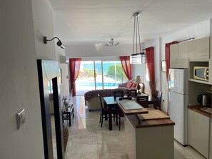 Interior - Luxury Sea front 3 bedroom villa, Private Pool, A/C, Sat TV & Wi-Fi (Coral Bay)