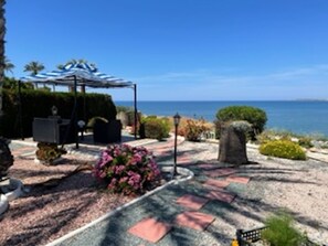 Property grounds - Luxury Sea front 3 bedroom villa, Private Pool, A/C, Sat TV & Wi-Fi (Coral Bay)