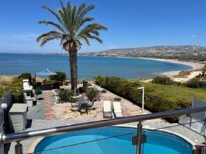 Property grounds - Luxury Sea front 3 bedroom villa, Private Pool, A/C, Sat TV & Wi-Fi (Coral Bay)