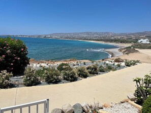 On the beach - Luxury Sea front  3 bedroom villa, Private Pool, A/C,  Sat TV  &  Wi-Fi   (Coral Bay)