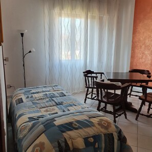 3 chambres, bureau, fer et planche à repasser, Wi-Fi gratuit