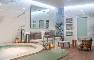 Couples treatment rooms, sauna, hot tub, steam room, hot springs