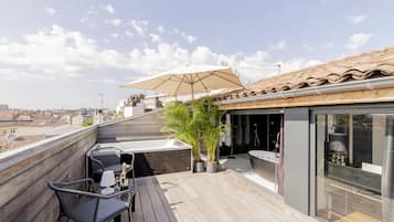 Suite (Montaigne) | Balcony view