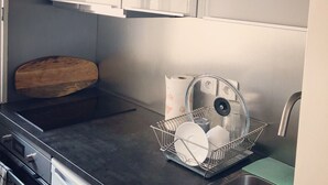 Coffee/tea maker, microwave, cookware/dishes/utensils