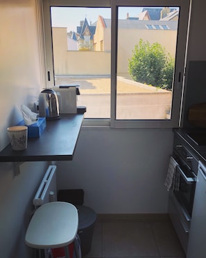 Microwave, coffee/tea maker, cookware/dishes/utensils