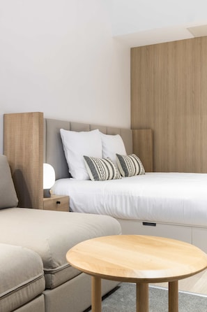 Individually decorated, individually furnished, blackout curtains - Central Hostel (Bordeaux)
