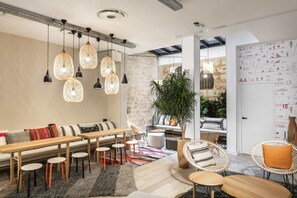 Bar (on property) - Central Hostel (Bordeaux)