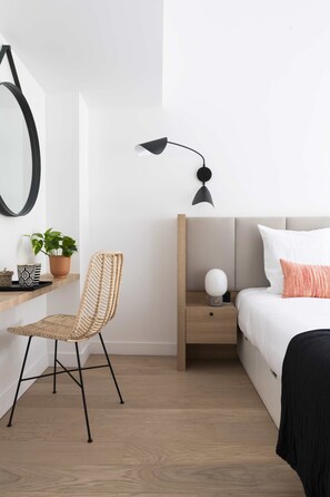 Superior Double Room, Private Bathroom | Individually decorated, individually furnished, blackout drapes - Central Hostel (Bordeaux)