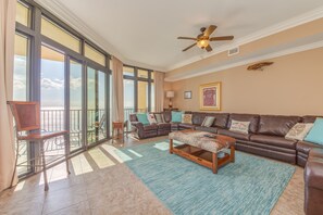 Smart-TV, videospill, bordtennis og bøker