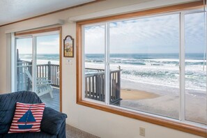 Interior - Wheelhouse-Oceanfront, balcony, kitchen, fireplace (Lincoln City)
