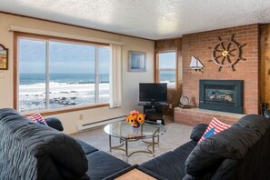 Televisie en een open haard