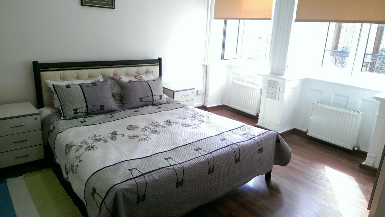 5 habitaciones, tabla de planchar con plancha, internet y ropa de cama 