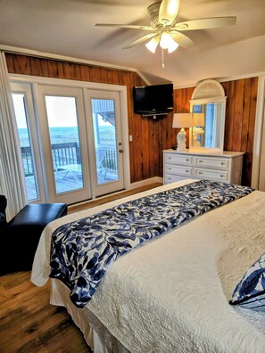 5 bedrooms, desk, travel crib, free WiFi - Oceanfront House 5BR/5BA-Newly Updated-Ramp No Steps-Linens Included-Large Decks (Holden Beach)