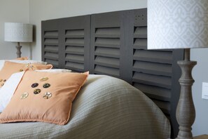 Family Suite (La Serène) | Desk, soundproofing, iron/ironing board, free cribs/infant beds - La Maison de Siloe (Villefranche-de-Rouergue)