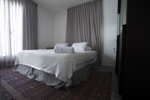 Luxury Apartment, 1 King Bed with Sofa bed | Living area
