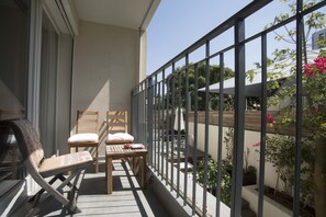 Luxury Apartment, 1 King Bed with Sofa bed | Terrace/patio