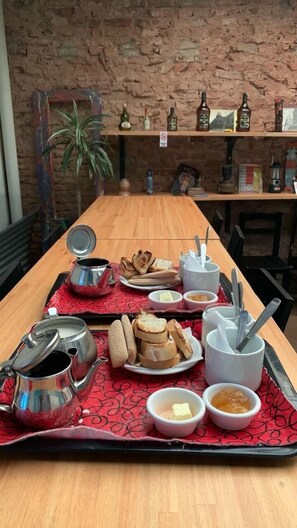 Petit déjeuner composé de spécialités régionales compris tous les jours