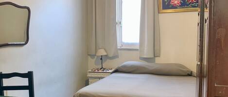 Iron/ironing board, free WiFi, bed sheets