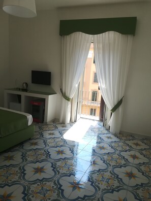 Coffres-forts dans les chambres, ameublement personnalisé, bureau