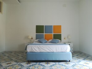Panoramic Suite | In-room safe, individually furnished, desk, soundproofing - SuiteNapoliSantaLucia (Naples)