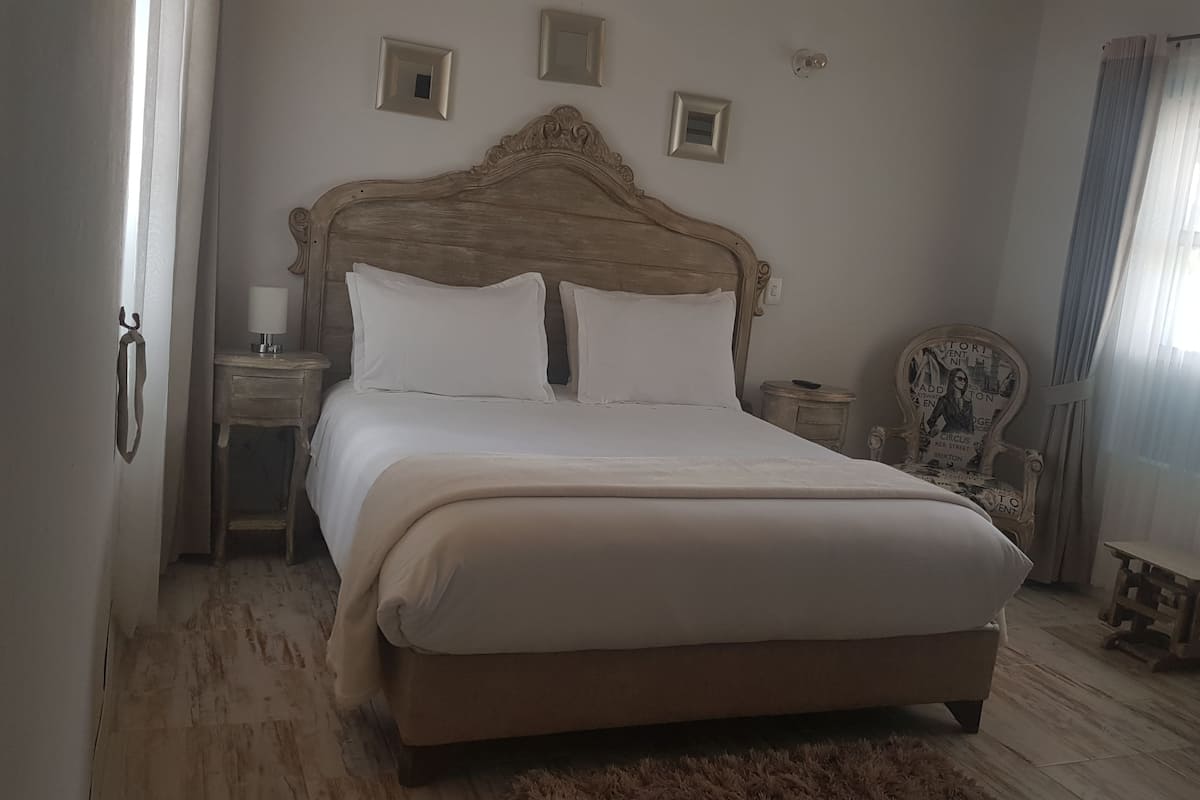 Individually furnished, soundproofing, iron/ironing board, free WiFi