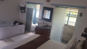 Deluxe Suite, Hot Tub | Bathroom