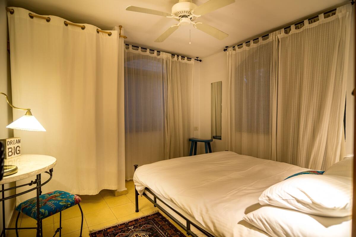 Free WiFi, bed sheets