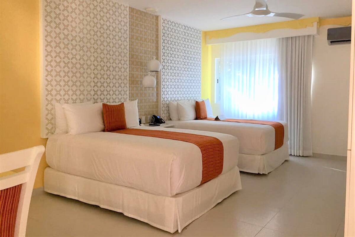 Premium bedding, in-room safe, laptop workspace, blackout curtains