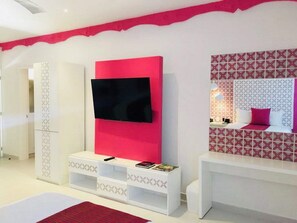 Peralatan tempat tidur premium, peti besi dalam bilik 