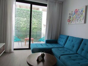 Comfort Apartment, 1 King Bed with Sofa bed, Non Smoking | Living area