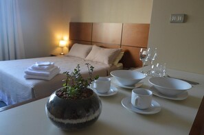 Minibar, blackout curtains, iron/ironing board, free WiFi - Origen Apart Hotel (Santiago)