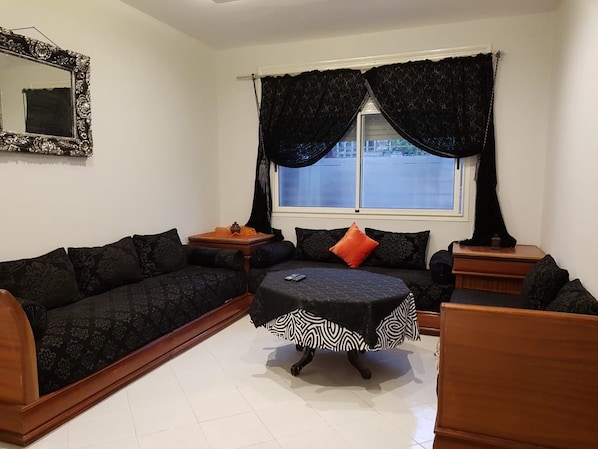 Televisión LED 32 pulgadas con canales de televisión vía satélite