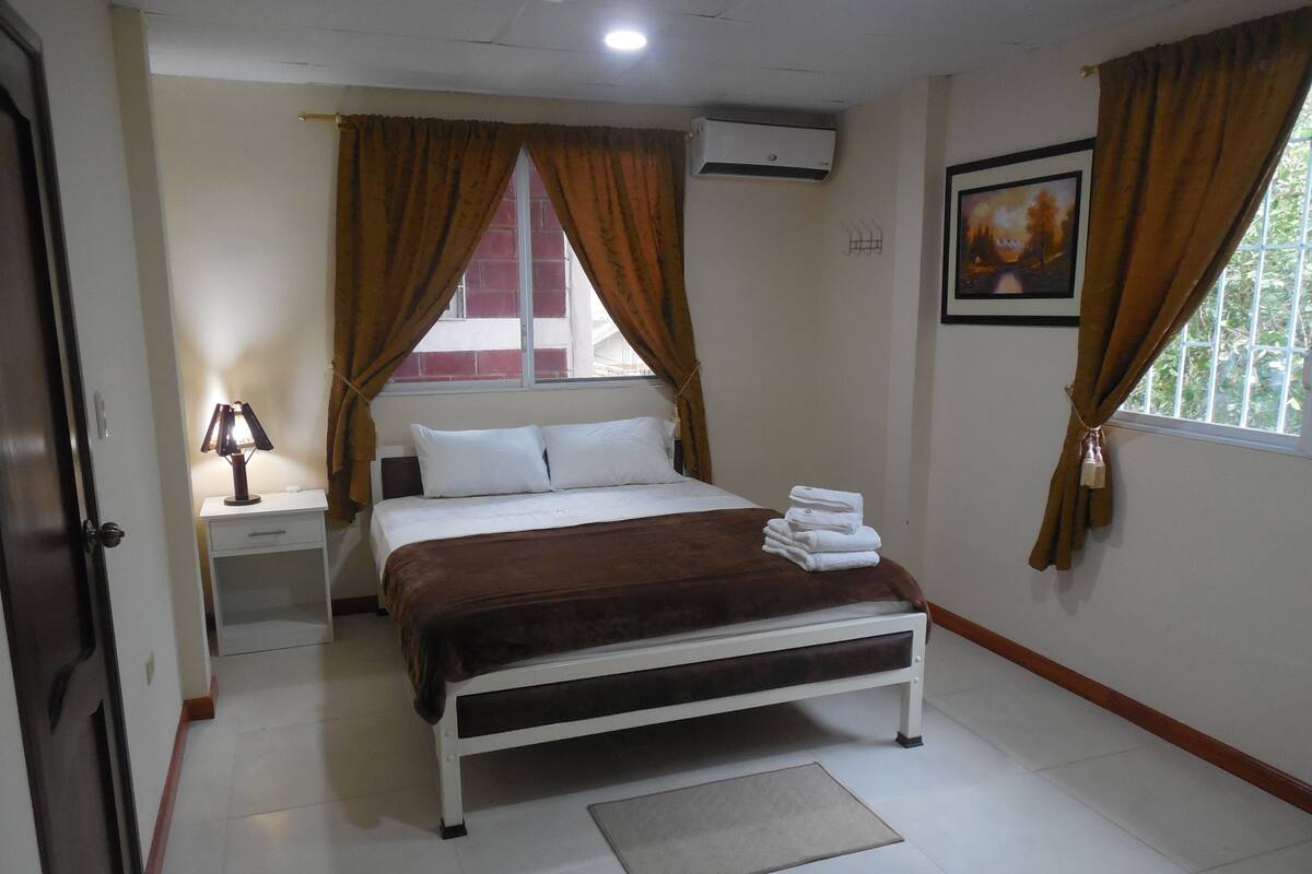 Deluxe Duplex, 1 Queen Bed