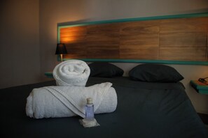 Deluxe Room, 1 Double Bed, Courtyard View