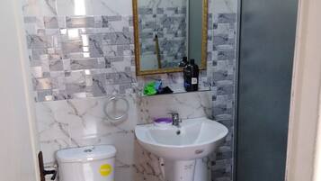 City Apartment, 1 Double Bed, Non Smoking | Bathroom